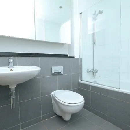 Fantastic Apt Sleeps 6! *